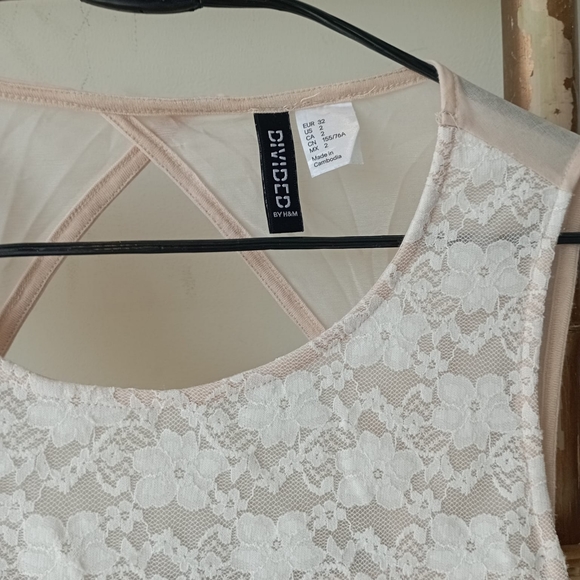 ♥️ H&M Lace Nude Top - Picture 5 of 11